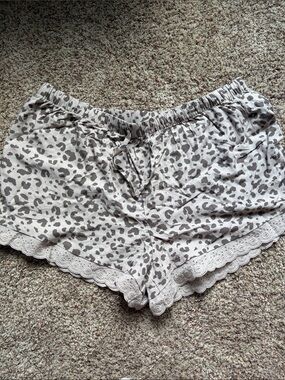 Zoe + Liv Gray Leopard Lace-Trim Sleep Shorts